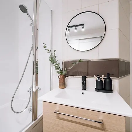 Sabah - 2 A Paradis / Petites Ecuries