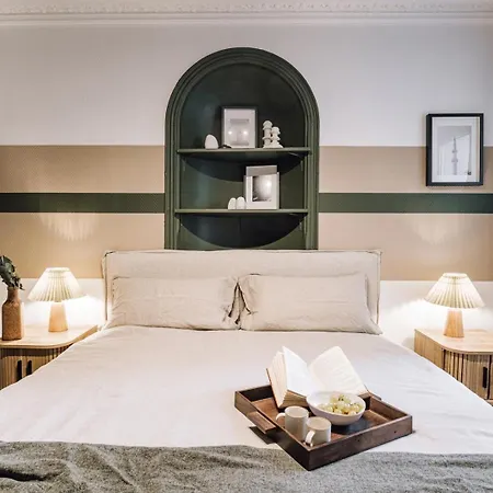 Sabah - 2 A Paradis / Petites Ecuries * Paris