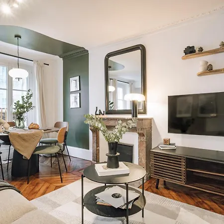 Sabah - 2 A Paradis / Petites Ecuries *