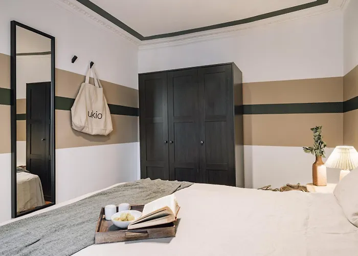 Sabah - 2 A Paradis / Petites Ecuries Париж