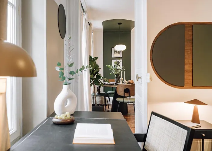 Sabah - 2 A Paradis / Petites Ecuries Апартаменты Париж